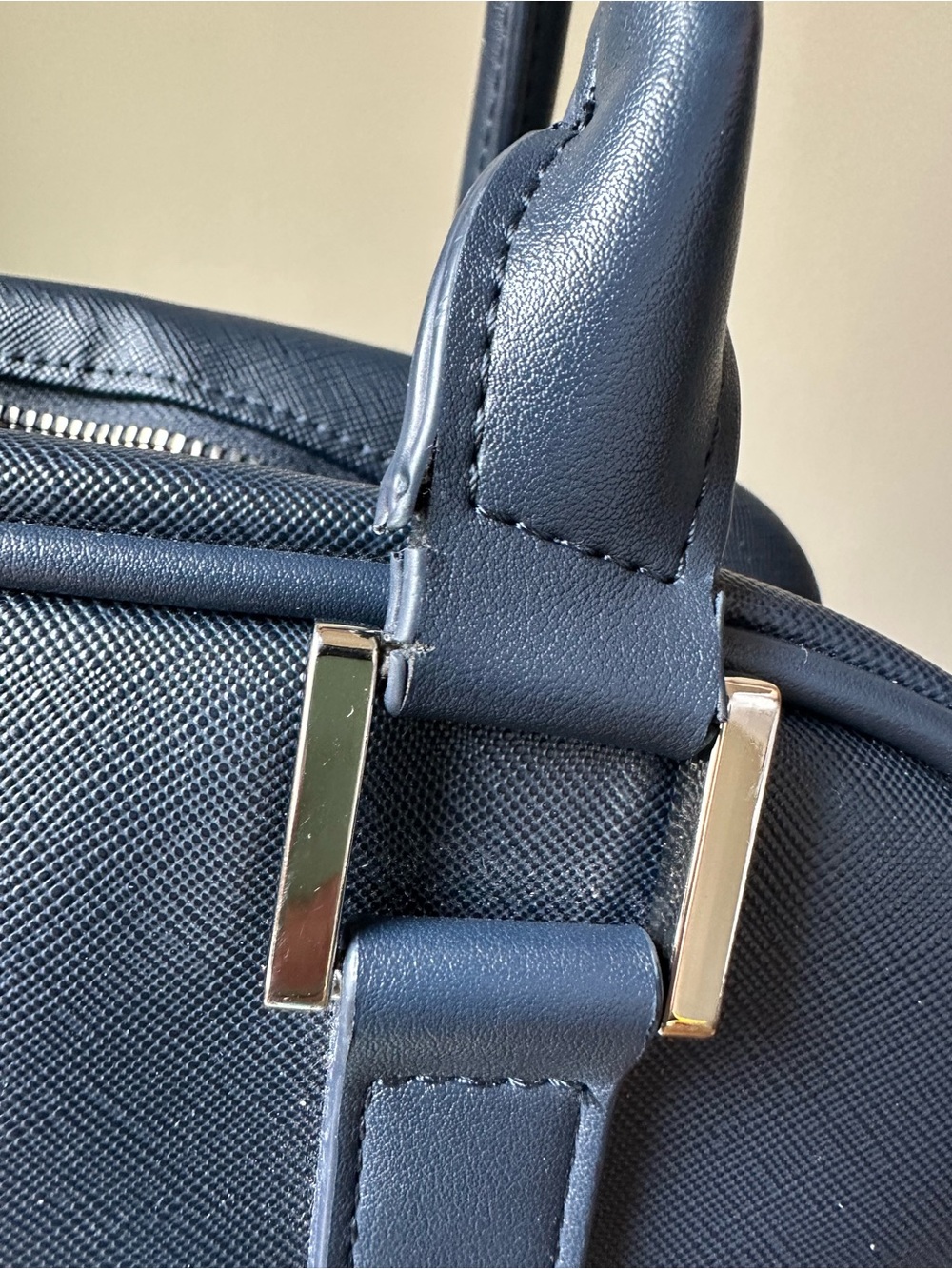 Porter Airlines Unisync Travel Retro Striped Bowling-Style Flight Bag with Pouch - Picture 12 of 15